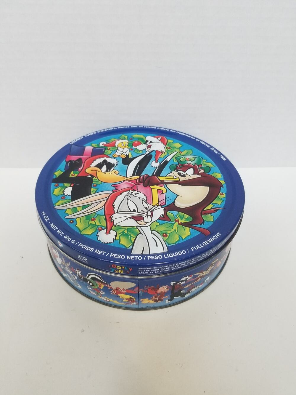 1995 Warner Bros. Bugs Bunny and Looney Tunes Christmas Cookie Tin